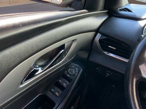 Used 2022 Chevrolet Traverse LT image 22