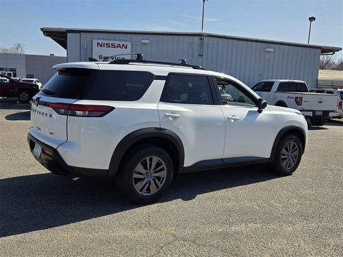 New 2026 Nissan Pathfinder SV image 12