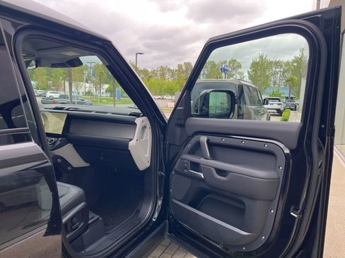 New 2026 Land Rover Defender 110 S AWD/4WD image 9