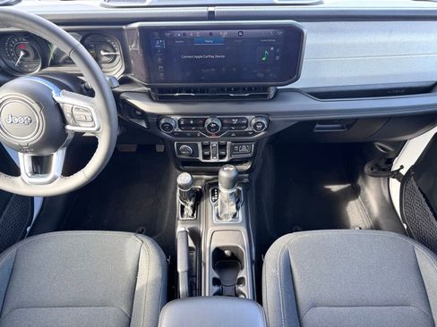 Used 2025 Jeep Wrangler Unlimited Sahara image 11