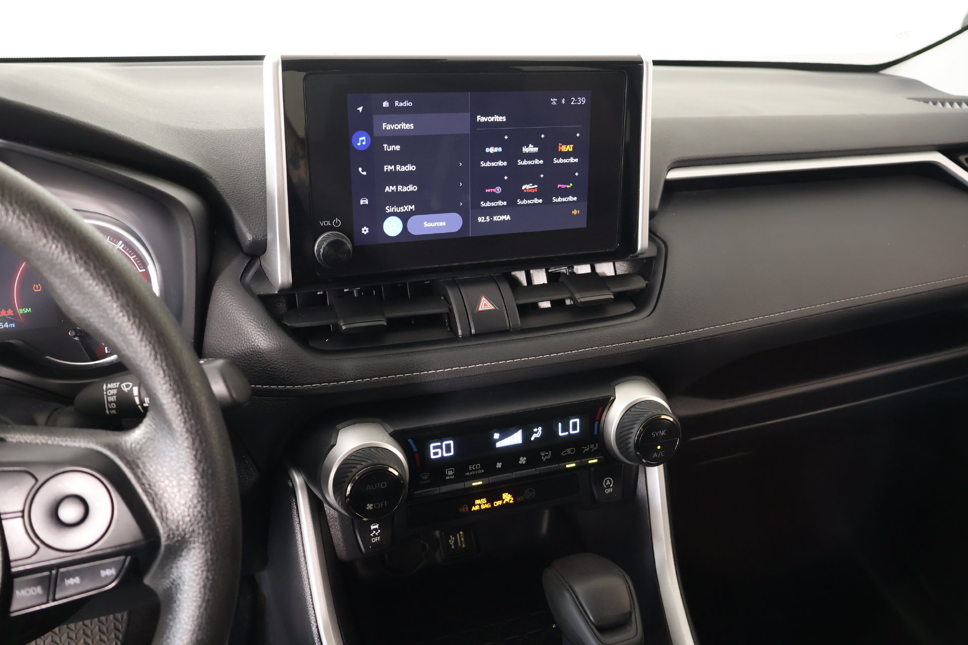 Used 2025 Toyota RAV4 XLE FWD image 5