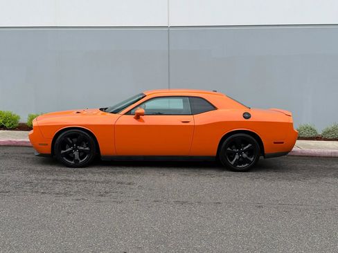 Used 2014 Dodge Challenger R/T w/ Blacktop Package RWD image 2
