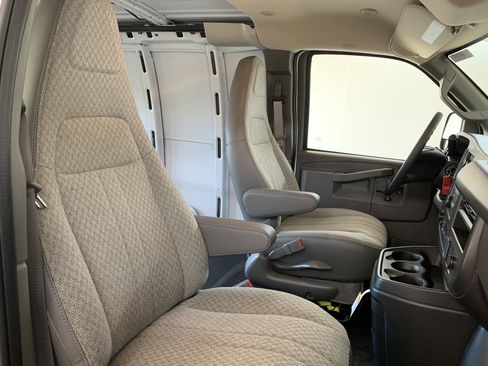 New 2025 Chevrolet Express 2500 image 30