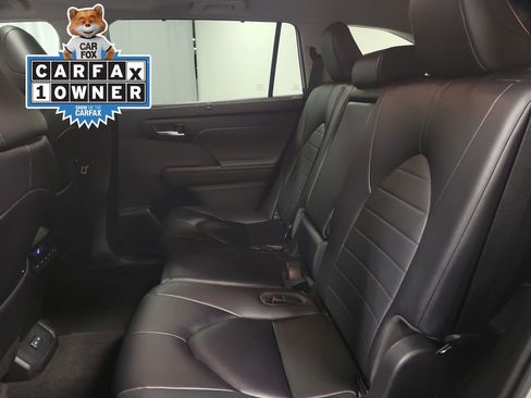 Used 2023 Toyota Highlander XLE image 20