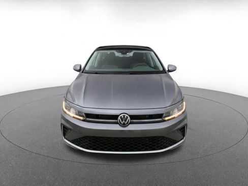 Used 2025 Volkswagen Jetta SE FWD image 2