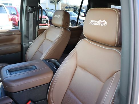 Used 2024 Chevrolet Suburban High Country w/ Premium Package image 20