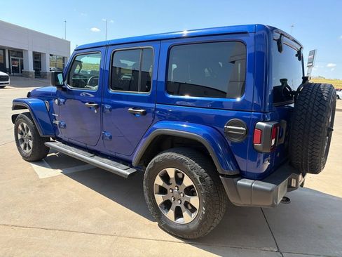 Used 2018 Jeep Wrangler Unlimited Sahara AWD/4WD image 5