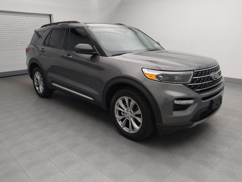 Used 2023 Ford Explorer XLT w/ Equipment Group 202A AWD/4WD image 11