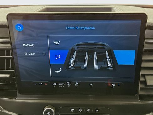 Used 2023 Ford E-Transit Medium Roof image 22