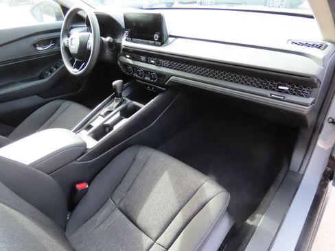 Used 2025 Honda Accord SE image 10