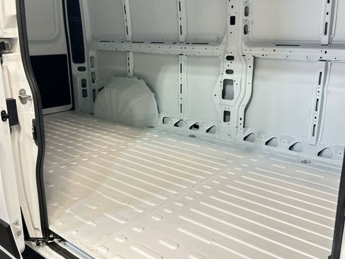 Used 2025 RAM ProMaster 2500 w/ Convenience Group FWD image 4