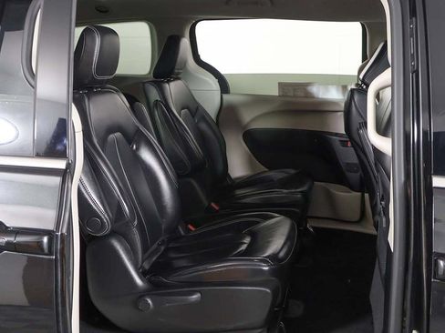 Used 2023 Chrysler Pacifica Touring-L FWD image 29