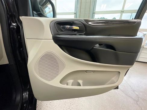 Used 2020 Dodge Grand Caravan SE image 21