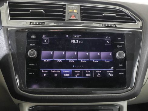 Used 2022 Volkswagen Tiguan SE R-Line image 28