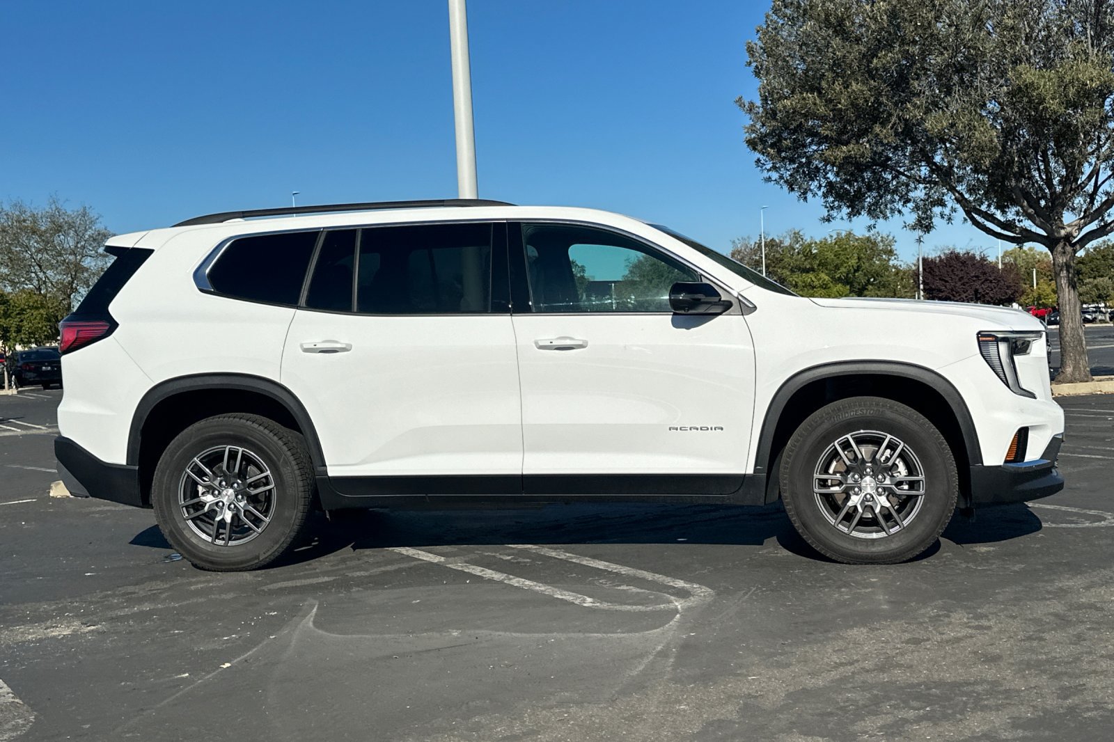 Used 2026 GMC Acadia Elevation FWD image 3
