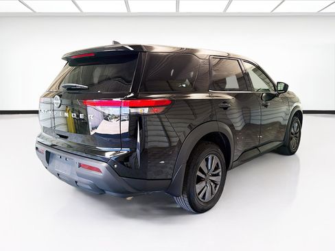 Used 2025 Nissan Pathfinder S FWD image 4