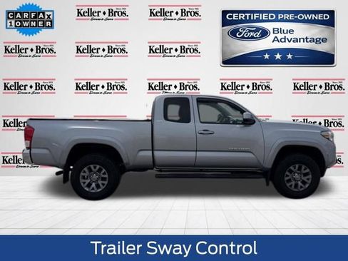 Used 2017 Toyota Tacoma SR5 AWD/4WD image 8