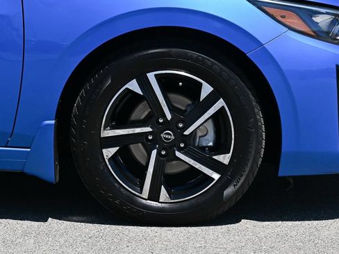 Used 2024 Nissan Sentra SV FWD image 11