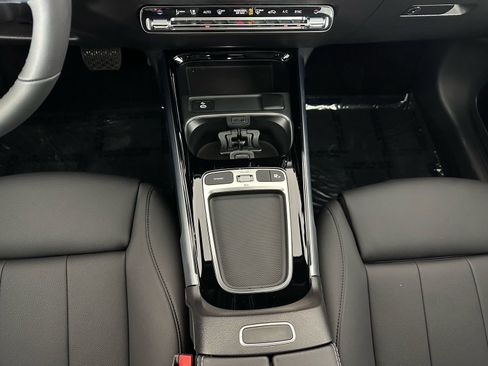 Used 2026 Mercedes-Benz GLB 250 4MATIC image 13