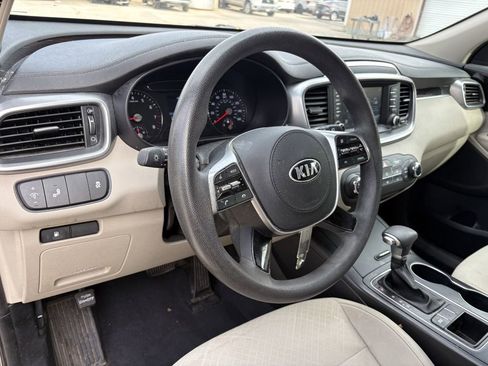 Used 2019 Kia Sorento LX image 14