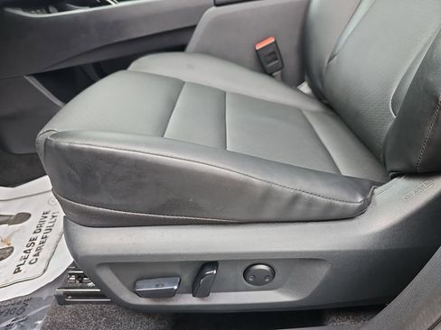 Used 2025 Nissan Rogue SV w/ SV Premium Package FWD image 34