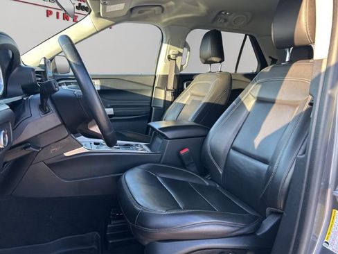 Used 2022 Ford Explorer XLT w/ Equipment Group 202A image 11