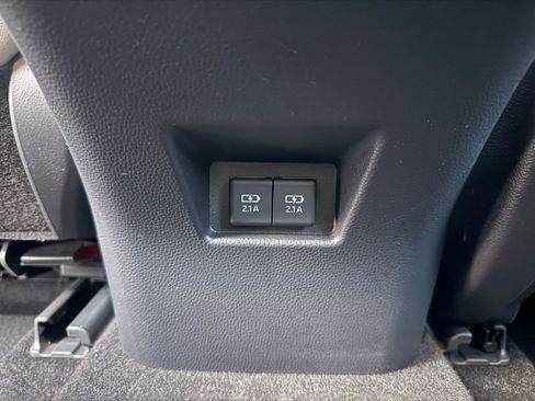 Used 2022 Toyota Venza Limited image 26