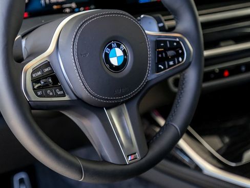 Used 2026 BMW X7 xDrive40i w/ Executive Package image 11