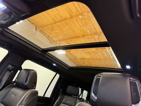 Used 2023 Cadillac Escalade ESV Sport AWD/4WD image 12
