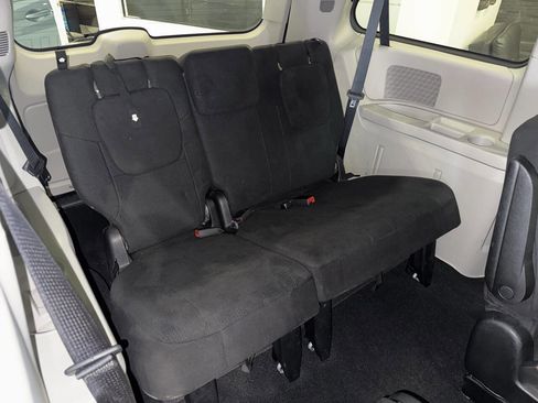 Used 2012 Dodge Grand Caravan SXT w/ UConnect Hands-Free Group image 17