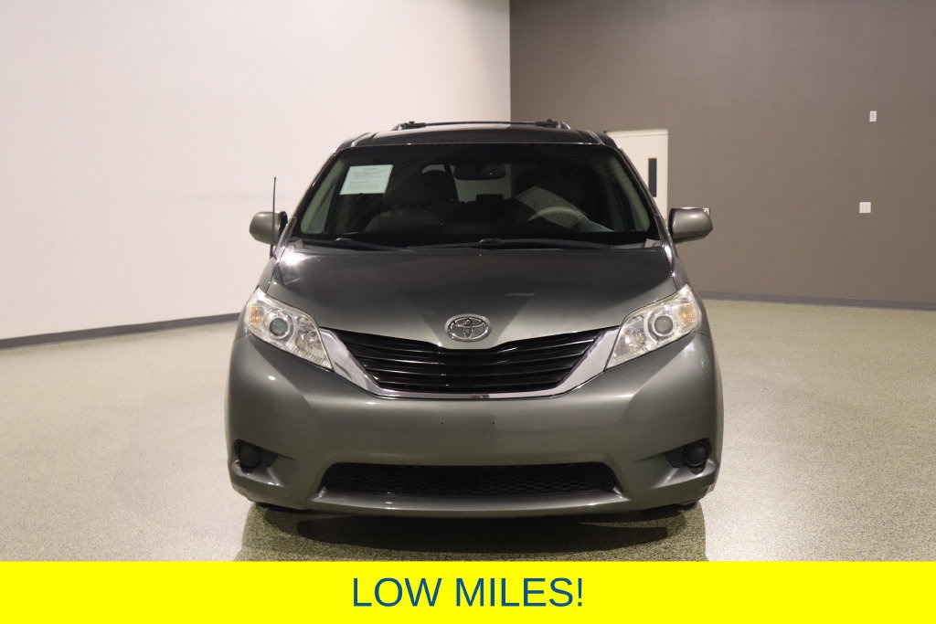 Used 2012 Toyota Sienna LE FWD image 2