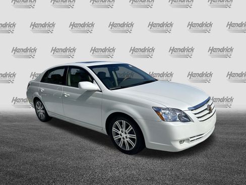 Used 2005 Toyota Avalon Limited FWD image 2