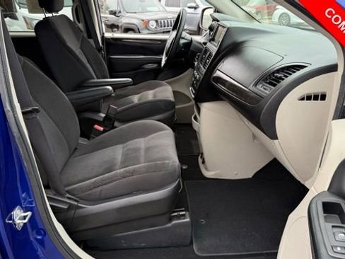 Used 2018 Dodge Grand Caravan SE w/ UConnect Hands-Free Group FWD image 18