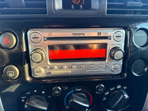 Used 2014 Toyota FJ Cruiser 4WD image 37