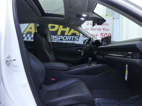Used 2024 Honda Accord EX-L image 8