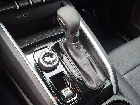 Used 2024 Chevrolet Colorado Trail Boss w/ Technology Package image 14