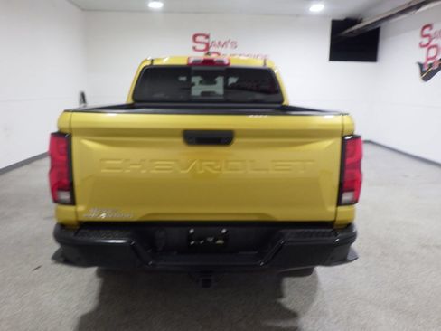 Used 2023 Chevrolet Colorado Z71 w/ Z71 Convenience Package 2 AWD/4WD image 3