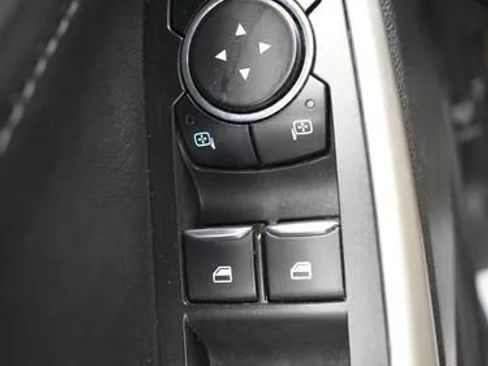 Used 2023 Ford Explorer Limited image 21