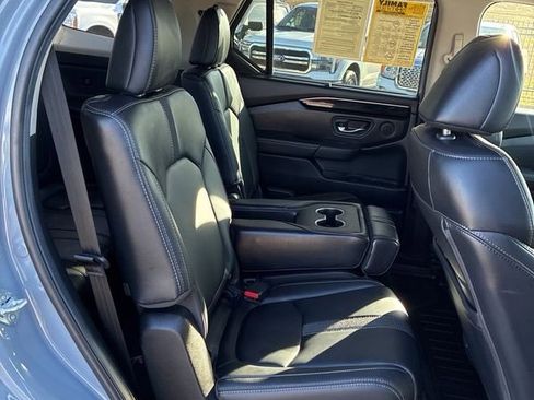 Used 2025 Honda Pilot Touring image 17