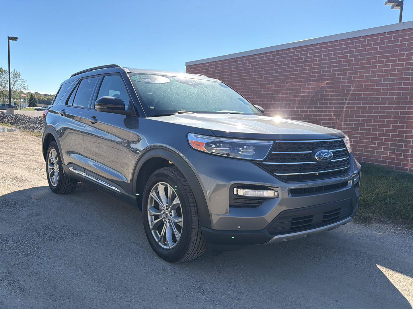 Used 2024 Ford Explorer XLT w/ Equipment Group 202A AWD/4WD image 2