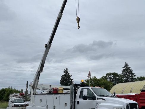 Used 2017 Ford F750 2WD Regular Cab Super Duty image 22