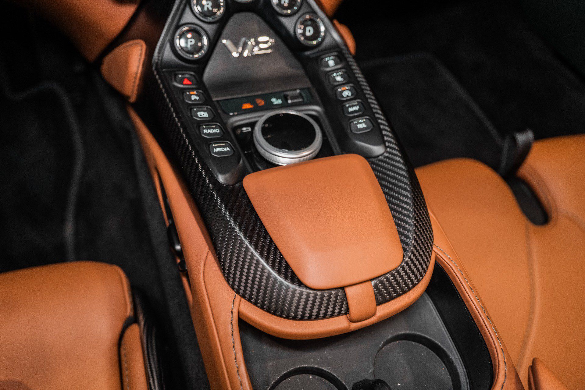 Used 2023 Aston Martin V12 Vantage Roadster RWD image 34