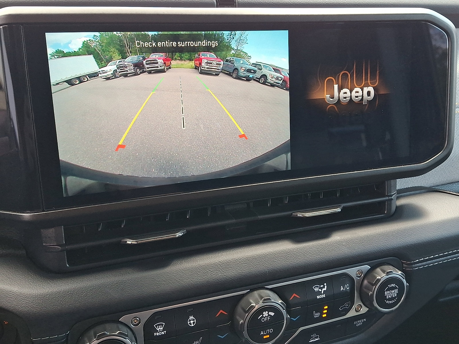 Used 2025 Jeep Wrangler Unlimited Sahara AWD/4WD image 18