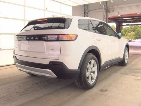 Used 2024 Honda Prologue EX image 3
