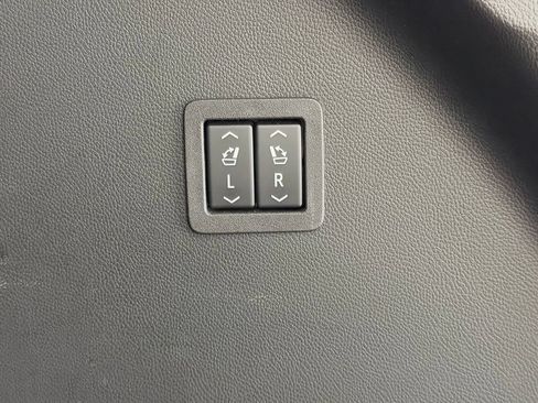 Used 2024 Buick Enclave Avenir AWD/4WD image 36