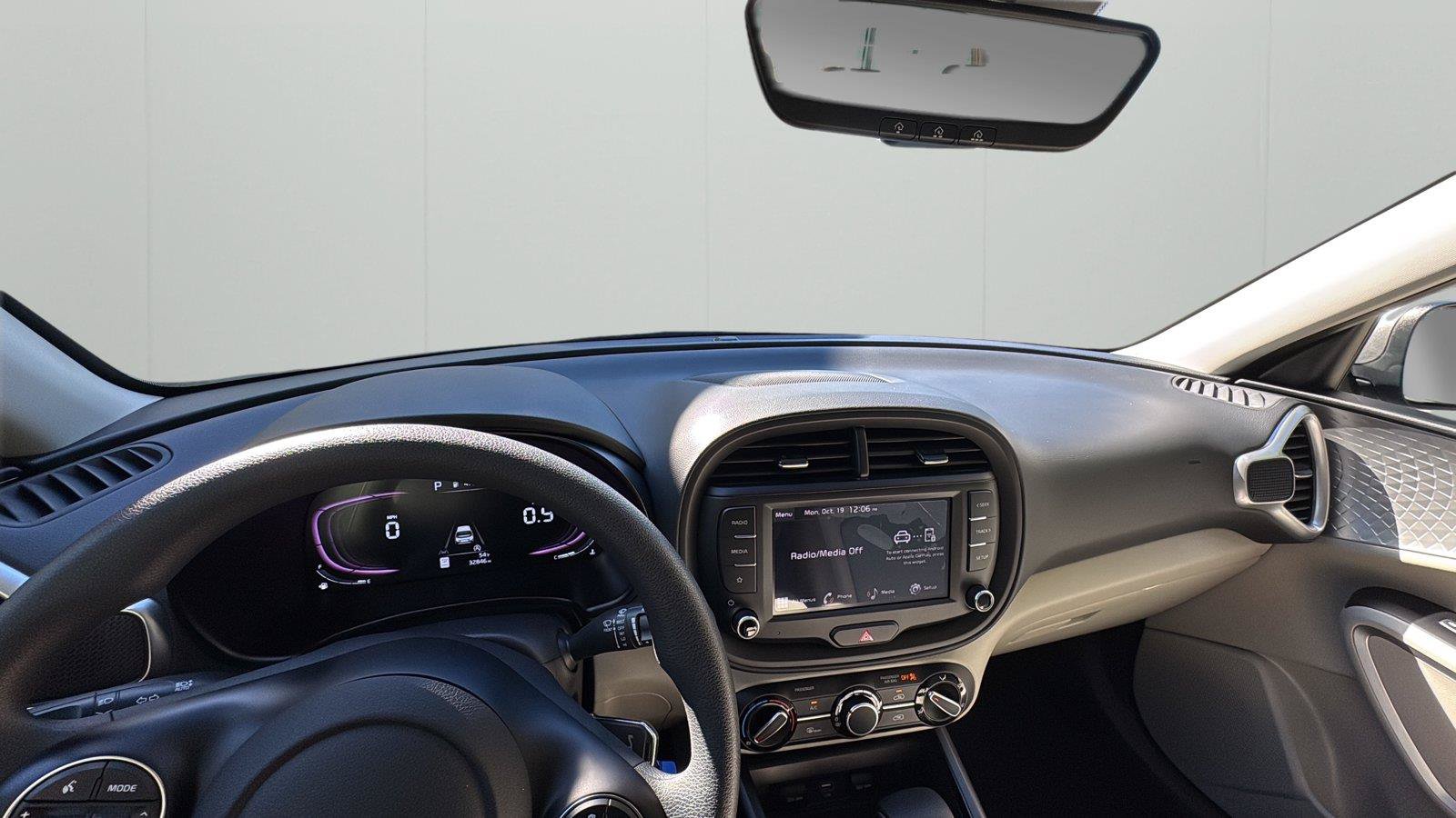 Used 2025 Kia Soul LX w/ LX Technology Package FWD image 20