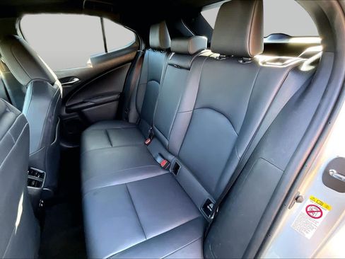 Used 2019 Lexus UX 200 w/ Premium Package FWD image 17