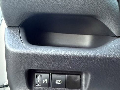 Used 2025 Toyota RAV4 XLE image 26