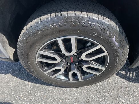 Certified 2024 GMC Sierra 1500 AT4 w/ AT4 Premium Package AWD/4WD image 7