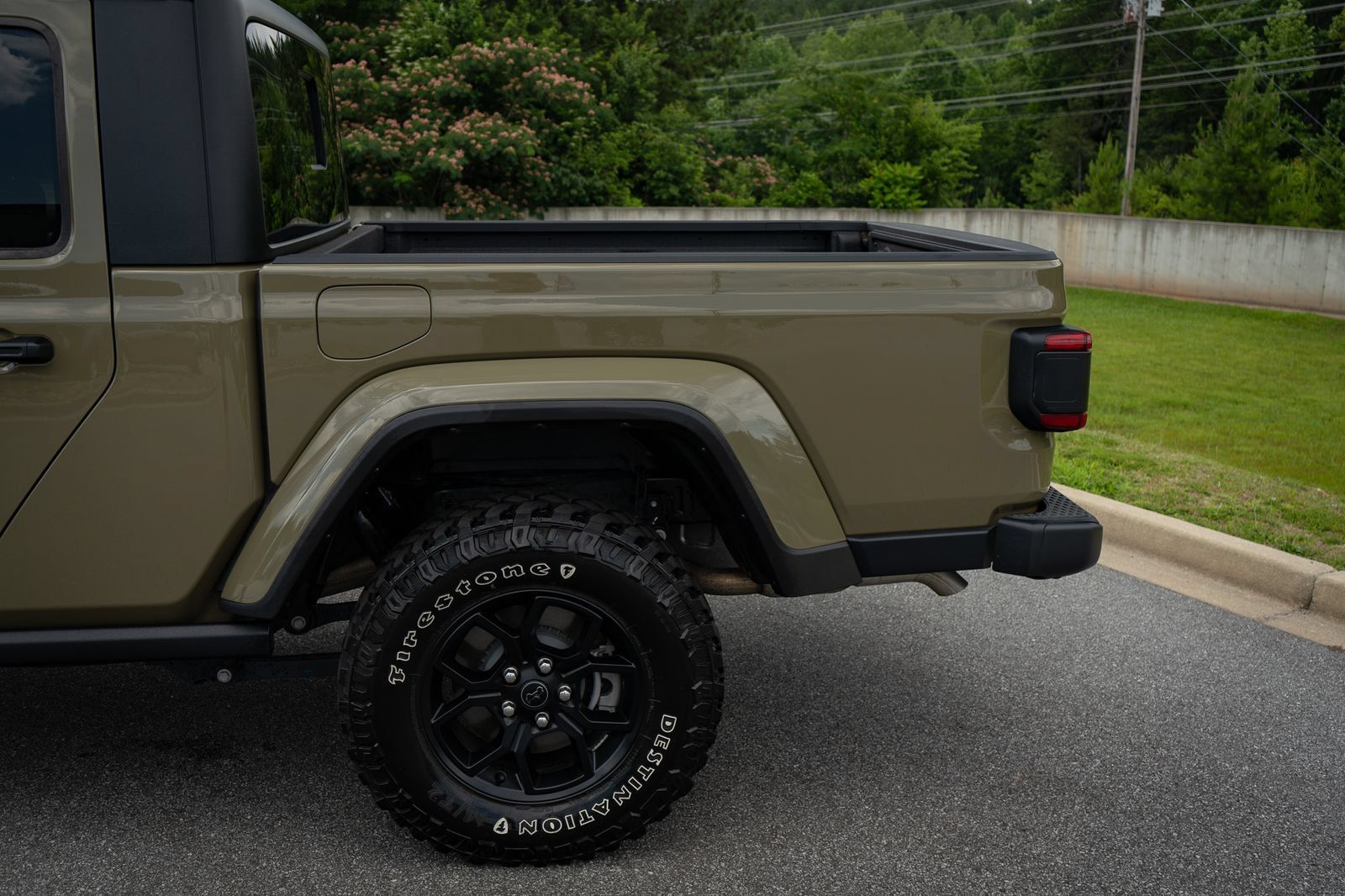 Used 2025 Jeep Gladiator Sport AWD/4WD image 6